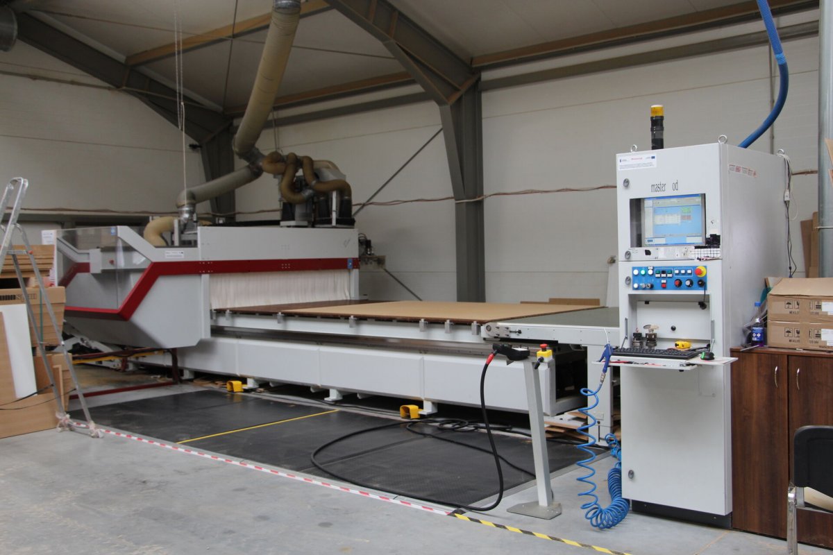Photo Centre d'usinage NESTING 5 AXES MASTERWOOD M5 21.42 avec chargeur/déchargement