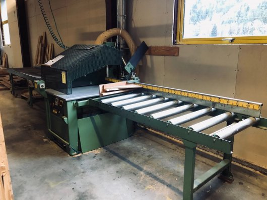 Chainsaw with automatic feed rollers AGAZZANI T17