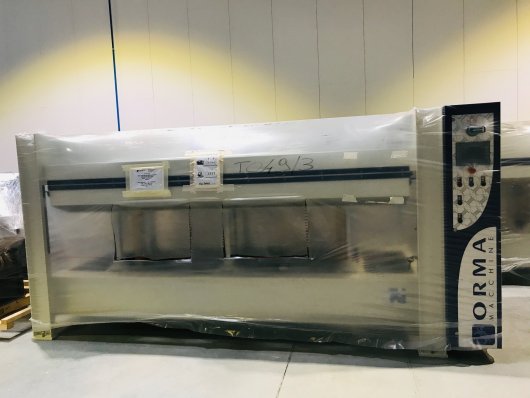 PRESSE HYDRAULIQUE A PLATEAUX CHAUFFANTS ORMA MODÈLE  NPC 6/95-DIGIT