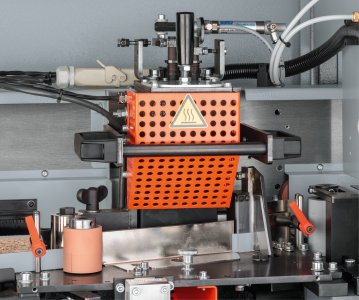 Photo Plaqueuse de chant HEBROK Type F4