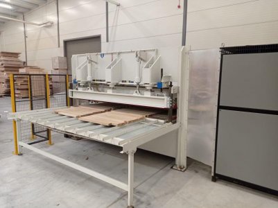 Photo Panneauteuse ORMA High Frequency Press 