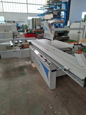 Photo Scie à format Astra 400 CASOLIN