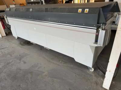 Photo Four électrique GLOBAL VACUUM PRESSES