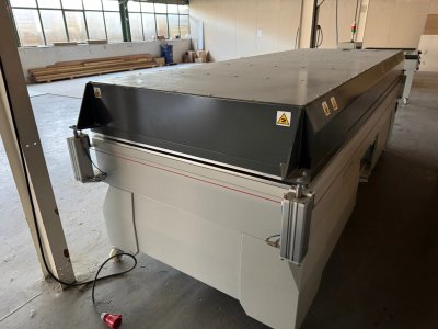 Photo Four électrique GLOBAL VACUUM PRESSES