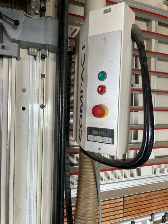 Photo Scie à Panneaux Verticale STRIEBIG COMPACT 5207