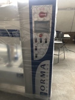 Photo PRESSE HYDRAULIQUE A PLATEAUX CHAUFFANTS ORMA MODÈLE  NPC 6/95-DIGIT